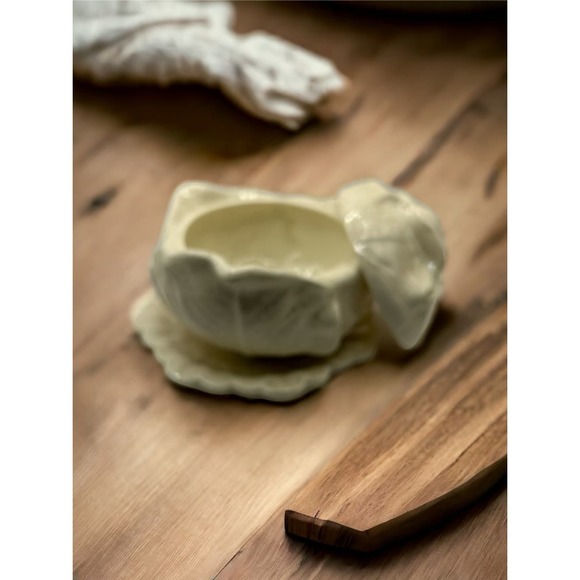 Cabbage Serving bowl with Lid and plate - Picture 3 of 11